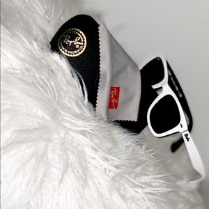 Beautiful white and black ray bans authentic